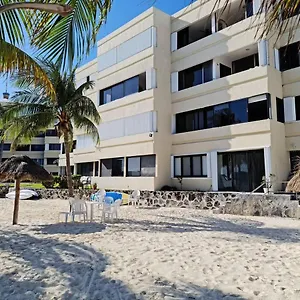Apartment Sea Front 2br 2bth Condo, Pool, Kayak And Parking, Cancun